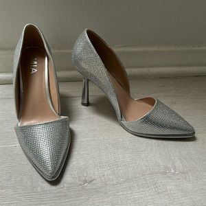 New silver high heels with rhinestones size 7